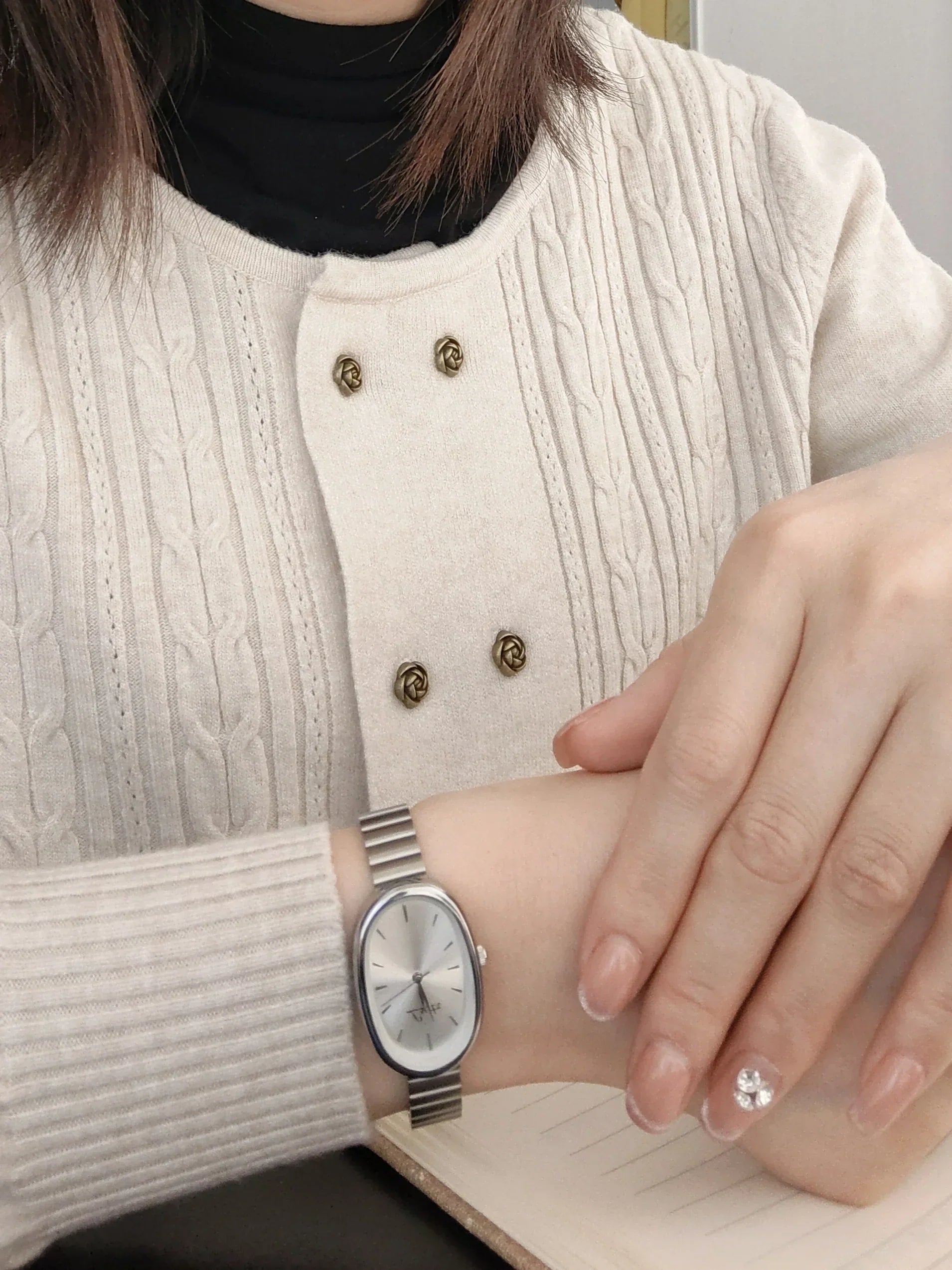 1 Piece of New Fashion Gold Bracelet Women's Watch Retro Luxury Fashion Simple Elegant Accessible Luxury Elegant Versatile Watch Women's Quartz Watch