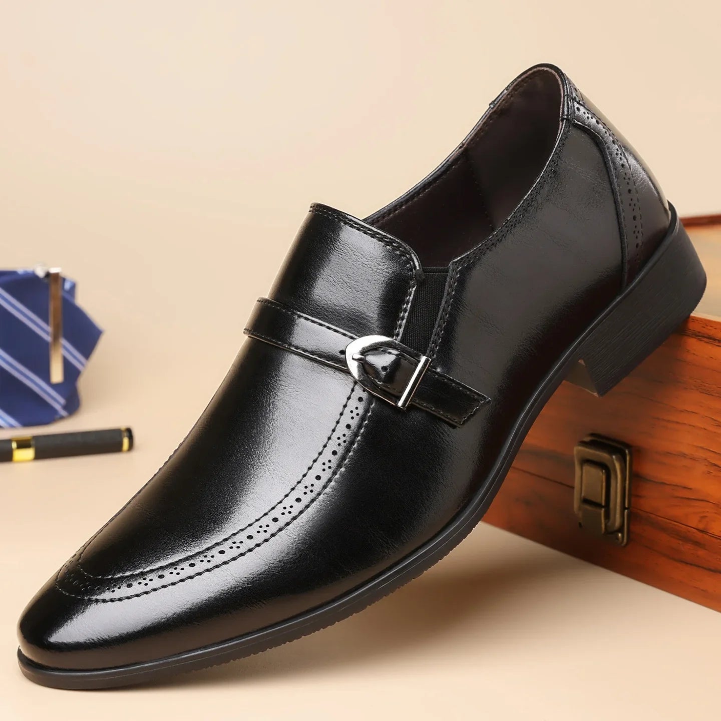 Spring Autumn New Pointed Leather Shoes for Men Solid Color Business Casual Shoes Male Fashion Designer Dress Shoe Man
