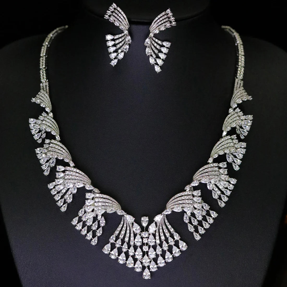 New White cubic zirconia Necklace Set Retro Palace Style Jewelry Women's Dress Decoration Suitable for Wedding Ball Bride Gift