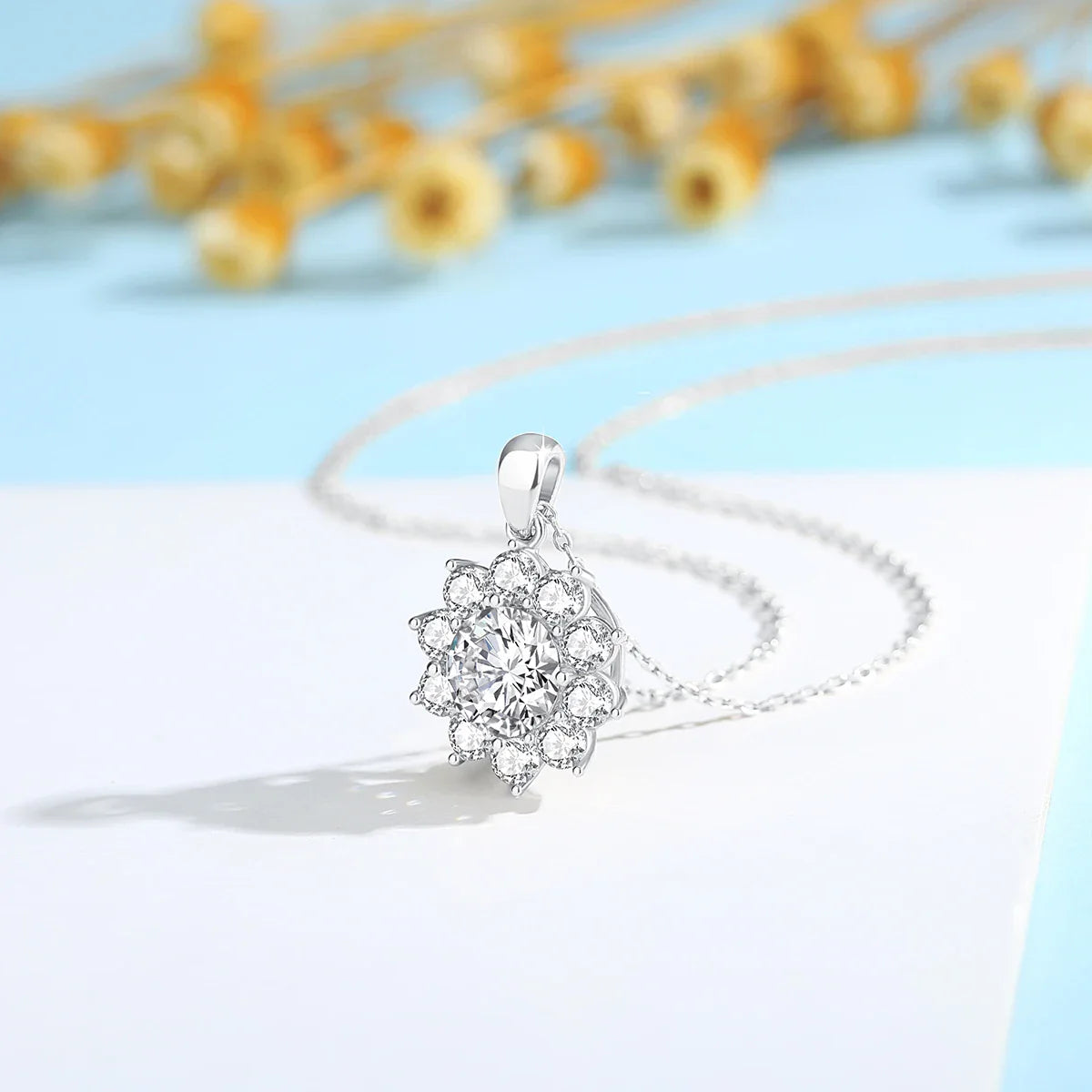 Sunflower 18K Gold Moissanite Pendant Women Wedding Lab Diamond Necklace Charm for Engagement Party Bridal Jewelry Accessorise