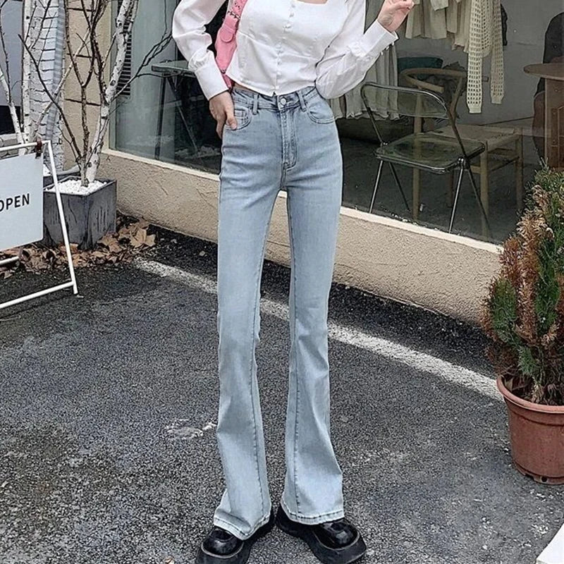 بنطلون جينز نسائي ضيق بخصر عالٍ وواسع من الأسفل بتصميم عتيق
