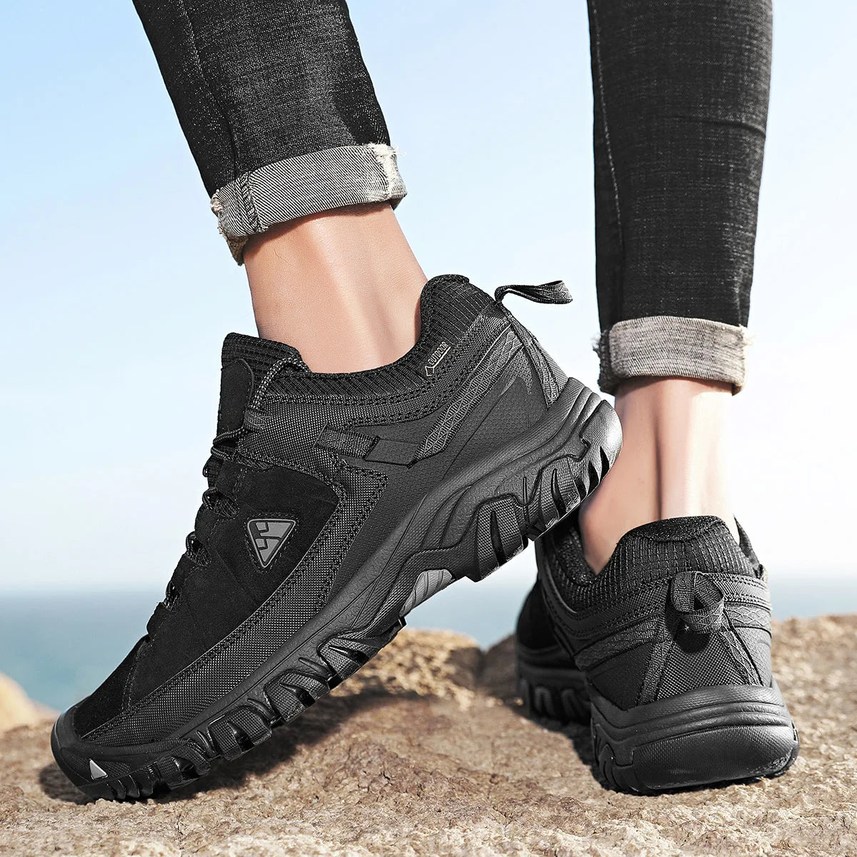 High Quality Men Hiking Shoes Durable Leather Climbing Shoes Outdoor Walking Sneakers Rubber Sole Factory Outlet