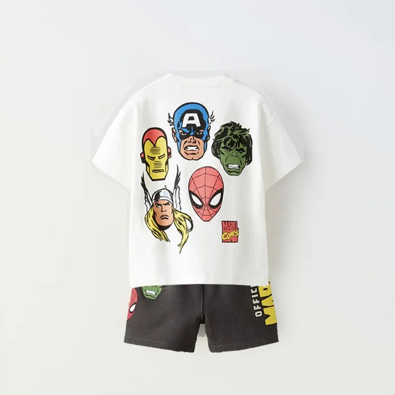 Marvel Boy يضبط ملابسه
