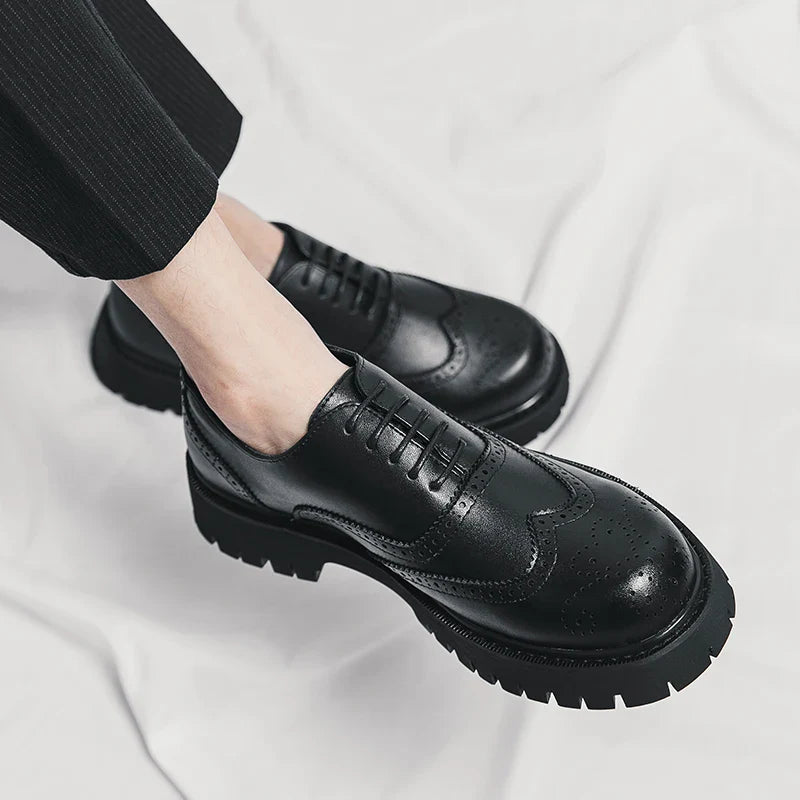 Man luxury Brand British Classic Pointed Dress Shoes Mens Patent Leather Black Wedding Shoes Oxford Formal Shoes Glossy Fashion