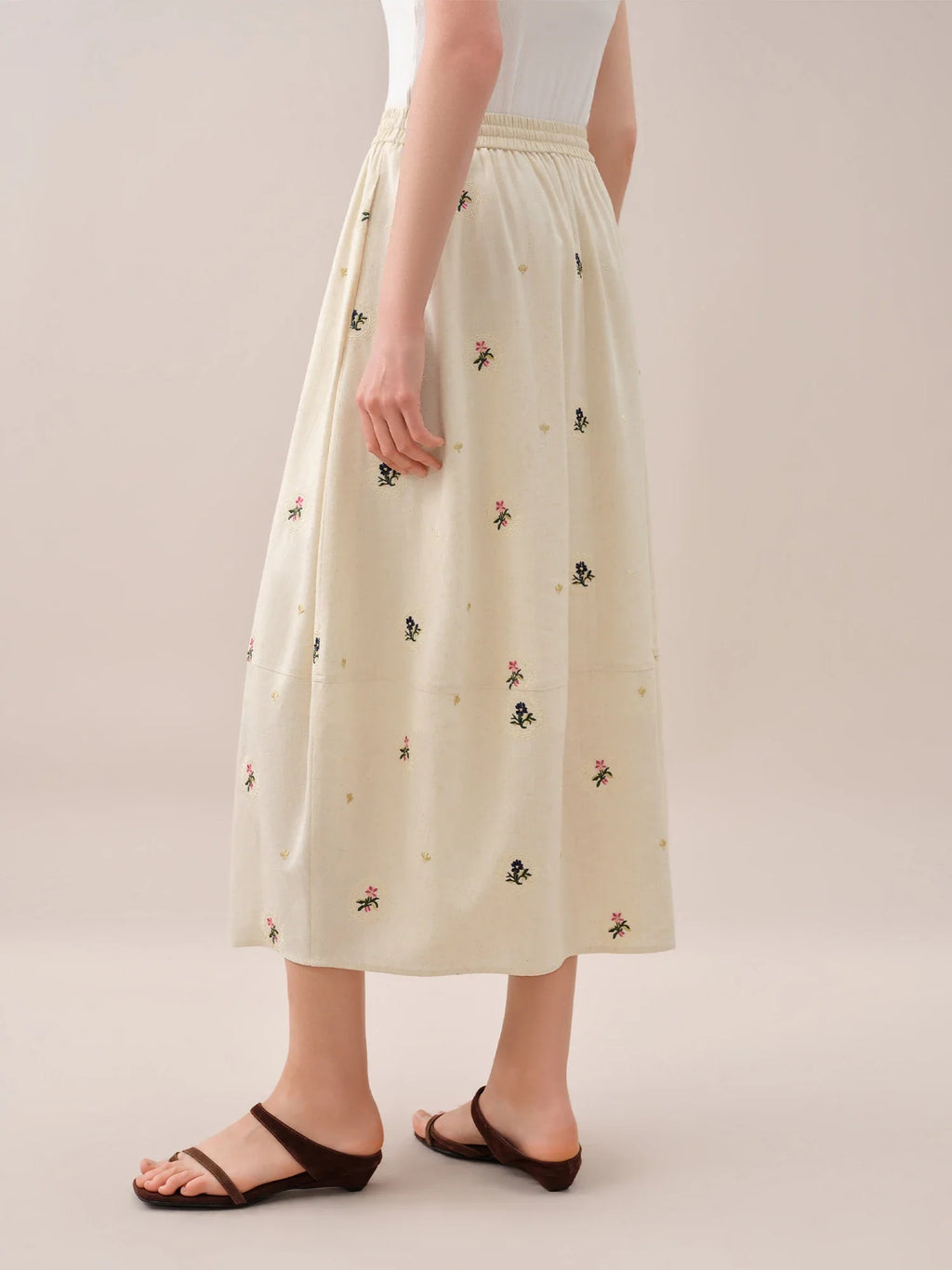 Fashionable Embroidered Sleeveless Top and Tulip Skirt Elastic Waist Retro Women 2026 Summer New Arrival Set
