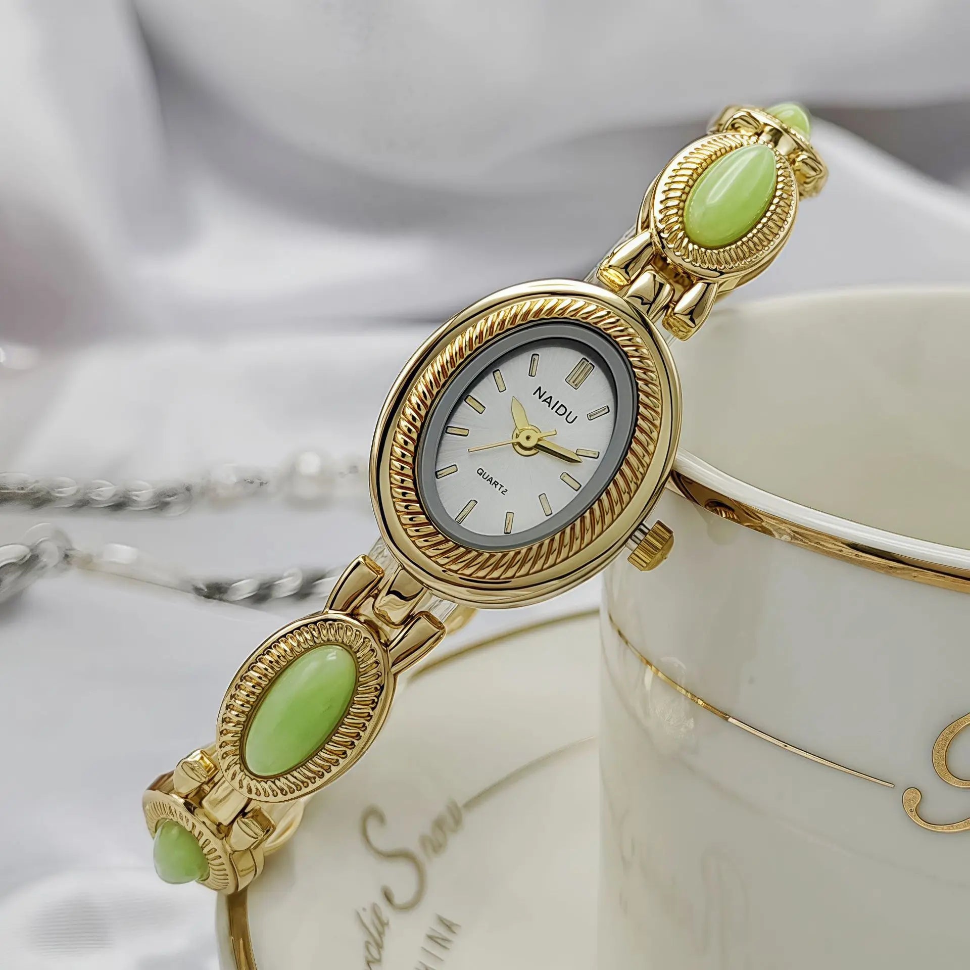 New Vintage Women's Watch with Colored Gemstones Light Luxury Personalized Retro Jewelry Gold Noble Small Cute Bracelet Gift