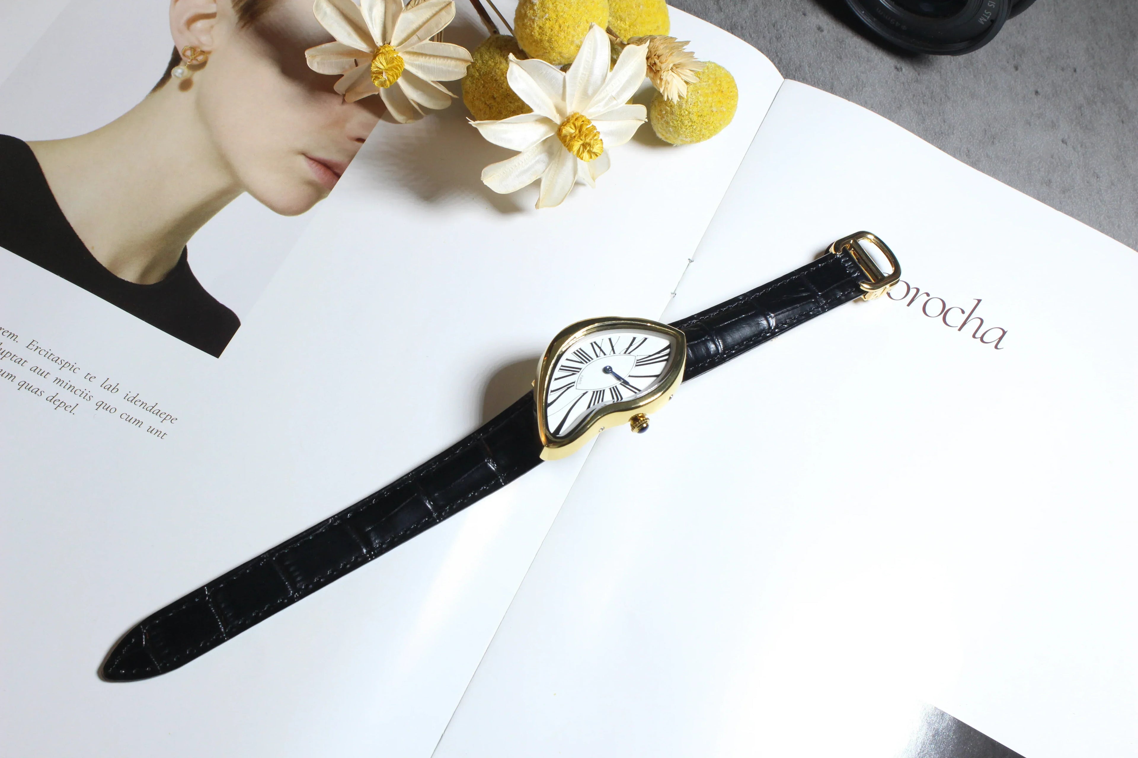 watches melt and twist y2k alien ladies and men Leather strap fashion advanced ins niche design quartz watch
