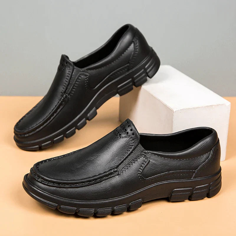 Non-slip Oil-proof Kitchen Work Shoes Business Casual Leather Shoes Staff Comfortable Loafers Outdoor Fishing Shoes
