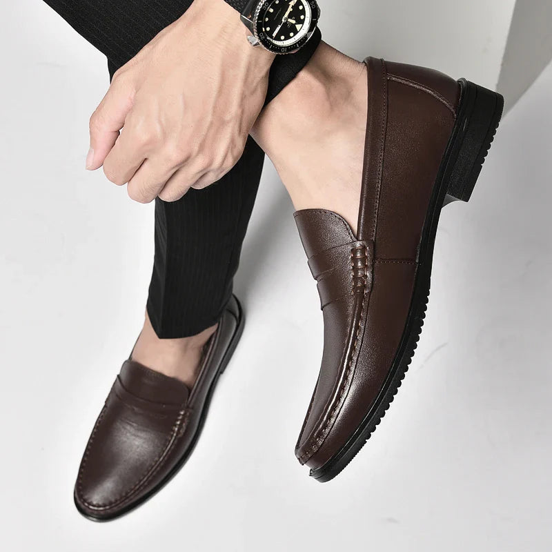 New Luxury Slip on Dress Shoes Men Italian Comfortable Loafer for Men Outdoor Mens Slip on Flats Classic Men Shoes for Wedding