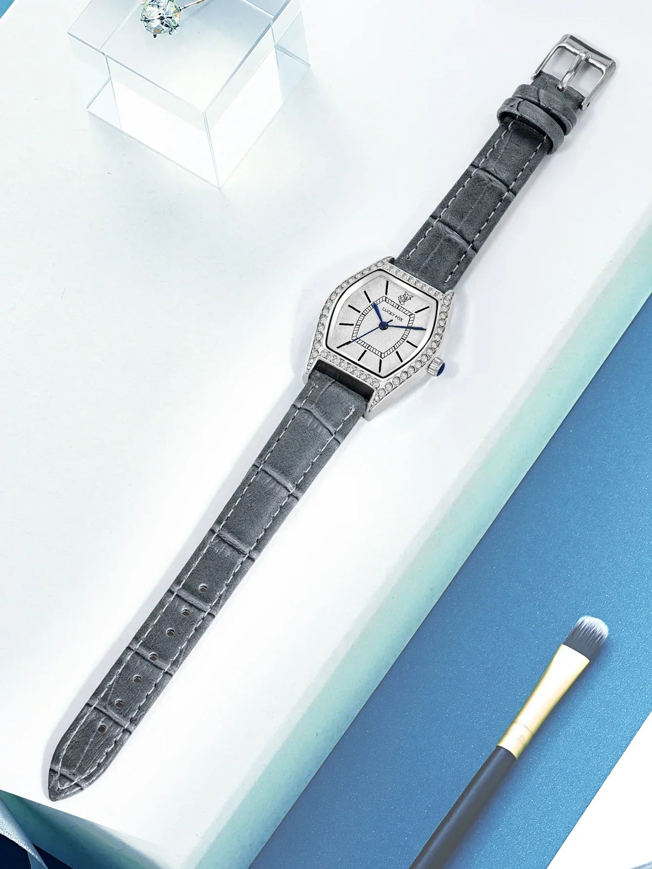 Retro ladies quartz watch barrel-shaped diamond luxury ladies wristwatch fashion watch as a gift