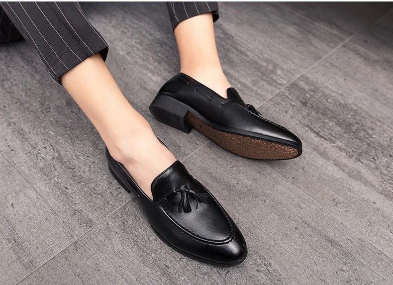 2025 New Men Leather Shoes Pointed Toe Formal Dress Shoes Slip On Men Loafer Tassel Shoe Zapatos Hombre