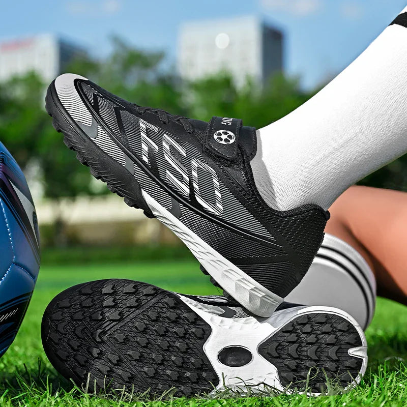 New Kid Match Boys Football Boots Sneakers Professional Non-Slip Sports Shoes Match Soccer Shoes Outdoor Comfortable Unisex