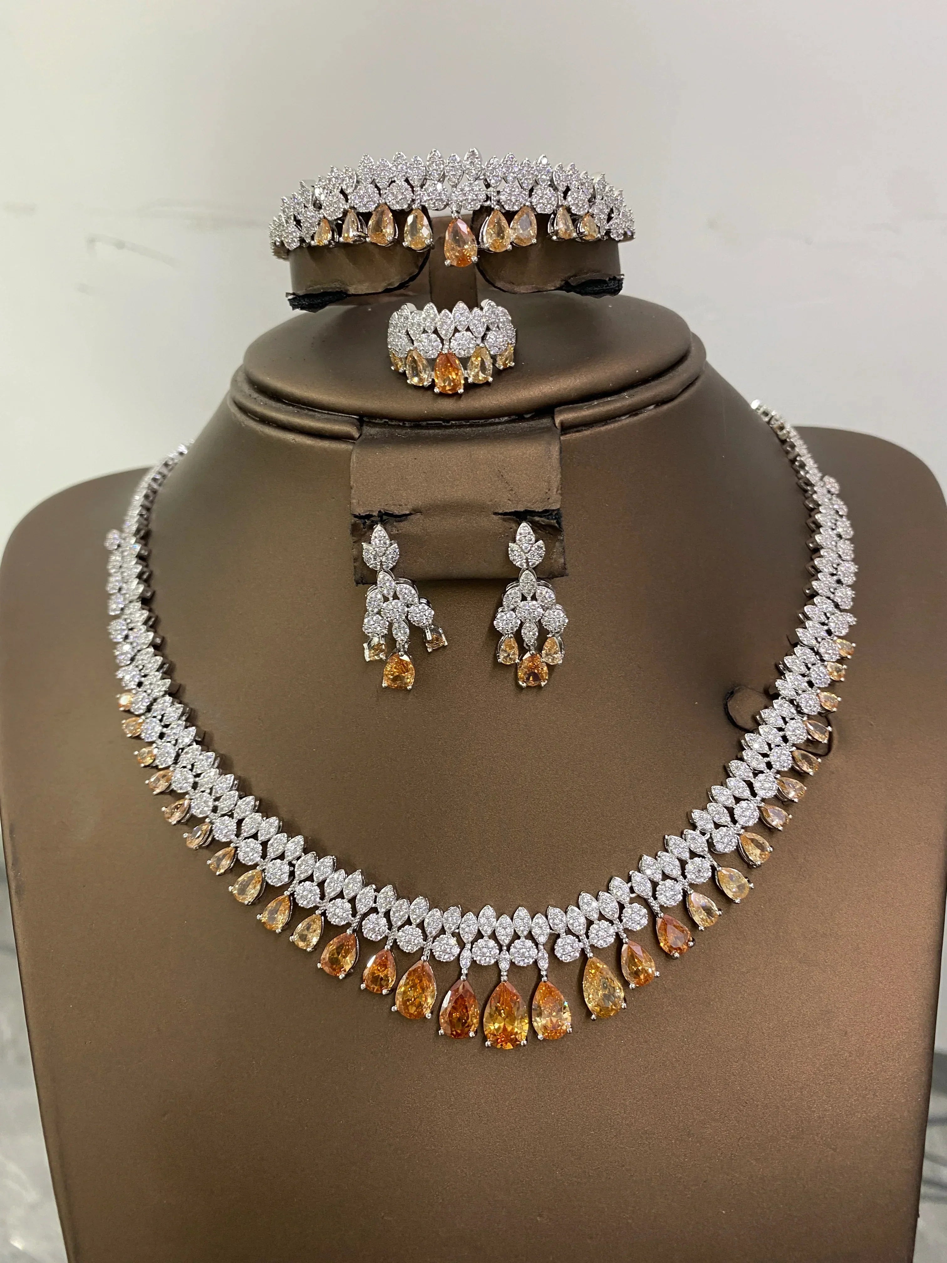 Luxury White Cubic Zirconia Bridal Jewelry Set Brides Accessories Tassel Water Drop Necklace Earring 4pcs Set for Wedding Party