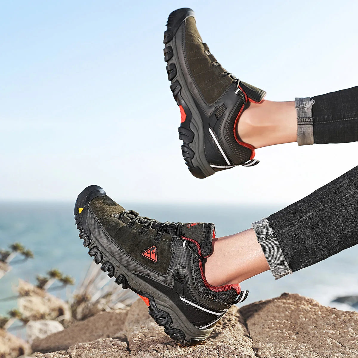 High Quality Men Hiking Shoes Durable Leather Climbing Shoes Outdoor Walking Sneakers Rubber Sole Factory Outlet