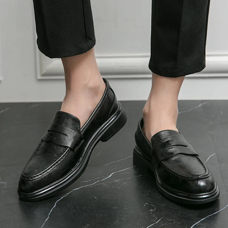 Men's Classic Leather Casual Shoes With Anti-Slip Thick Sole  Outdoor Walking Shoe  Pointed  Toe Comfortable And Durable Loafers