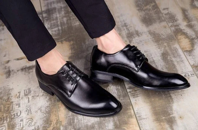 Men's Korean Style Business Casual Leather Shoes with Invisible Height Increase Versatile Pointed Toe British Style Trendy Shoes