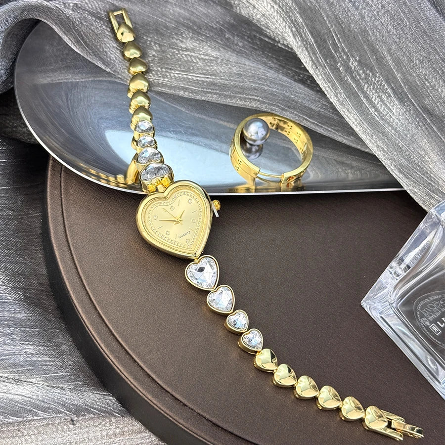 Women's heart-alloy case Sparkly cute heart-shaped glass rhinestone bracelet Elegant stylish quartz watch