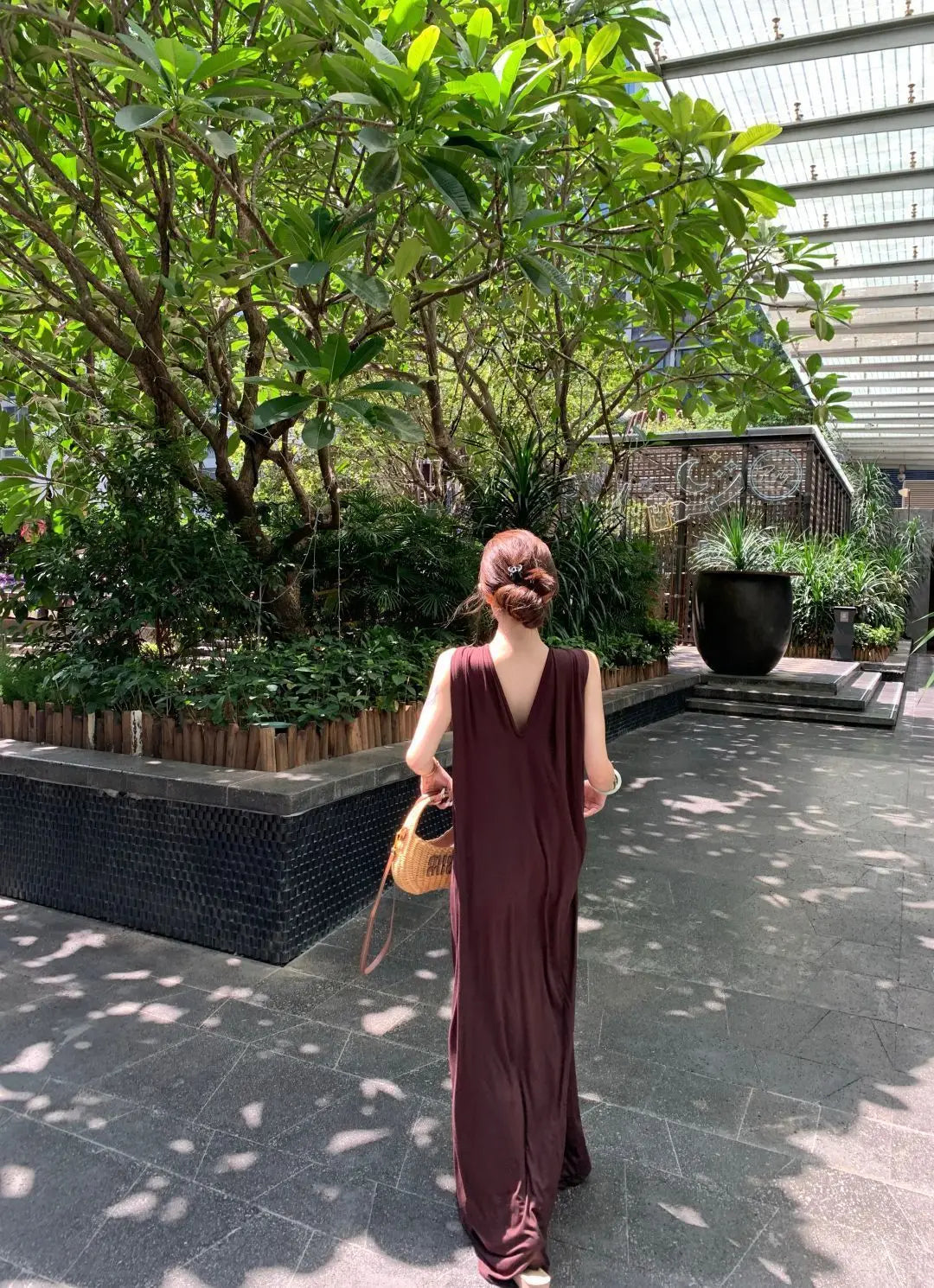 French Temperament Coffee Color Sleeveless Hanging Neck Dress For Women In The Summer Of 2026, New Slim And Flowing Long Dress