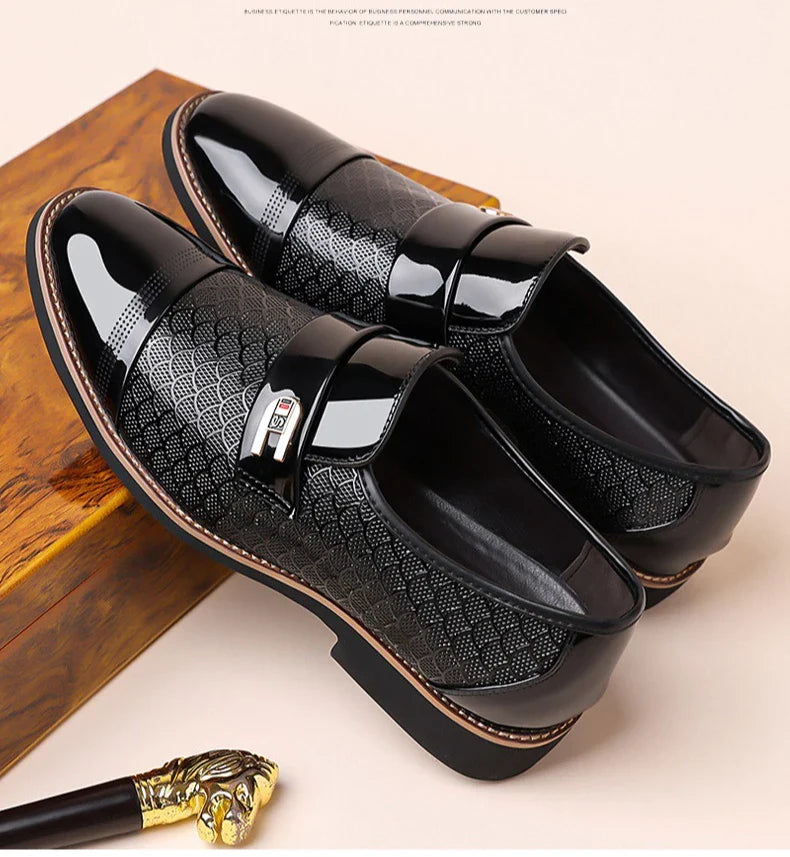 New Designer Patent Leather Wedding Shoes for Men Solid Color Business Casual Shoes Male Spring Autumn Fashion Dress Shoes Man