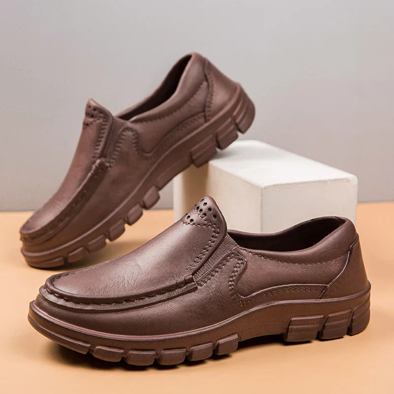 Non-slip Oil-proof Kitchen Work Shoes Business Casual Leather Shoes Staff Comfortable Loafers Outdoor Fishing Shoes