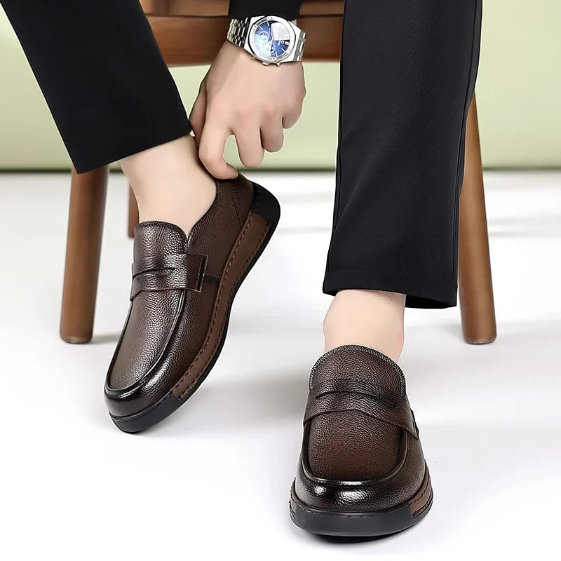 Men's Solid-Color Breathable Leather Casual Shoes  Fashionable And Lightweight Business Walking Shoes  Outdoor Anti-Slip Loafers