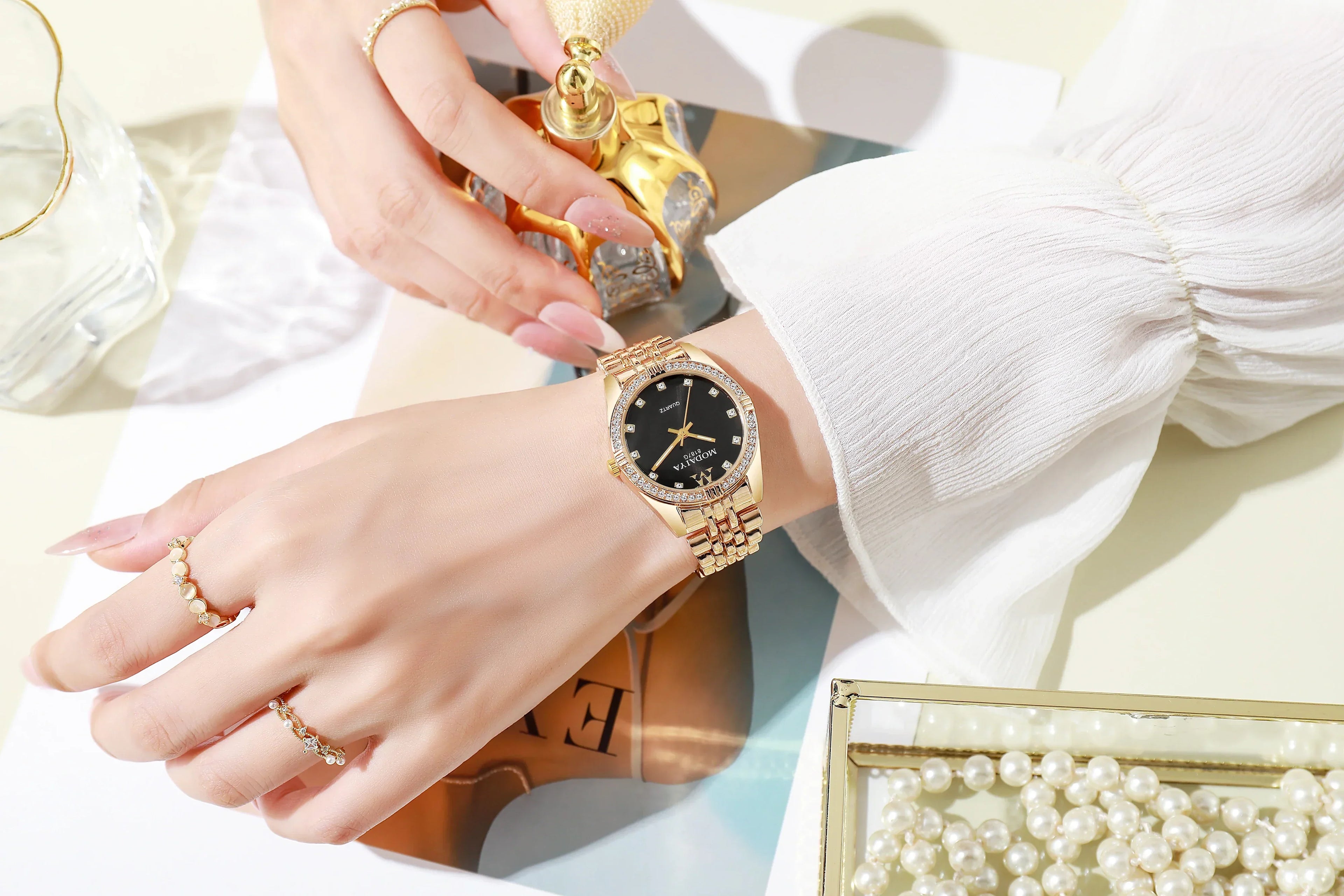 Women Watches Luxurious Quartz Sparkling Rhinestone Dial Dress Wristwatches for Ladies Relogio Feminino