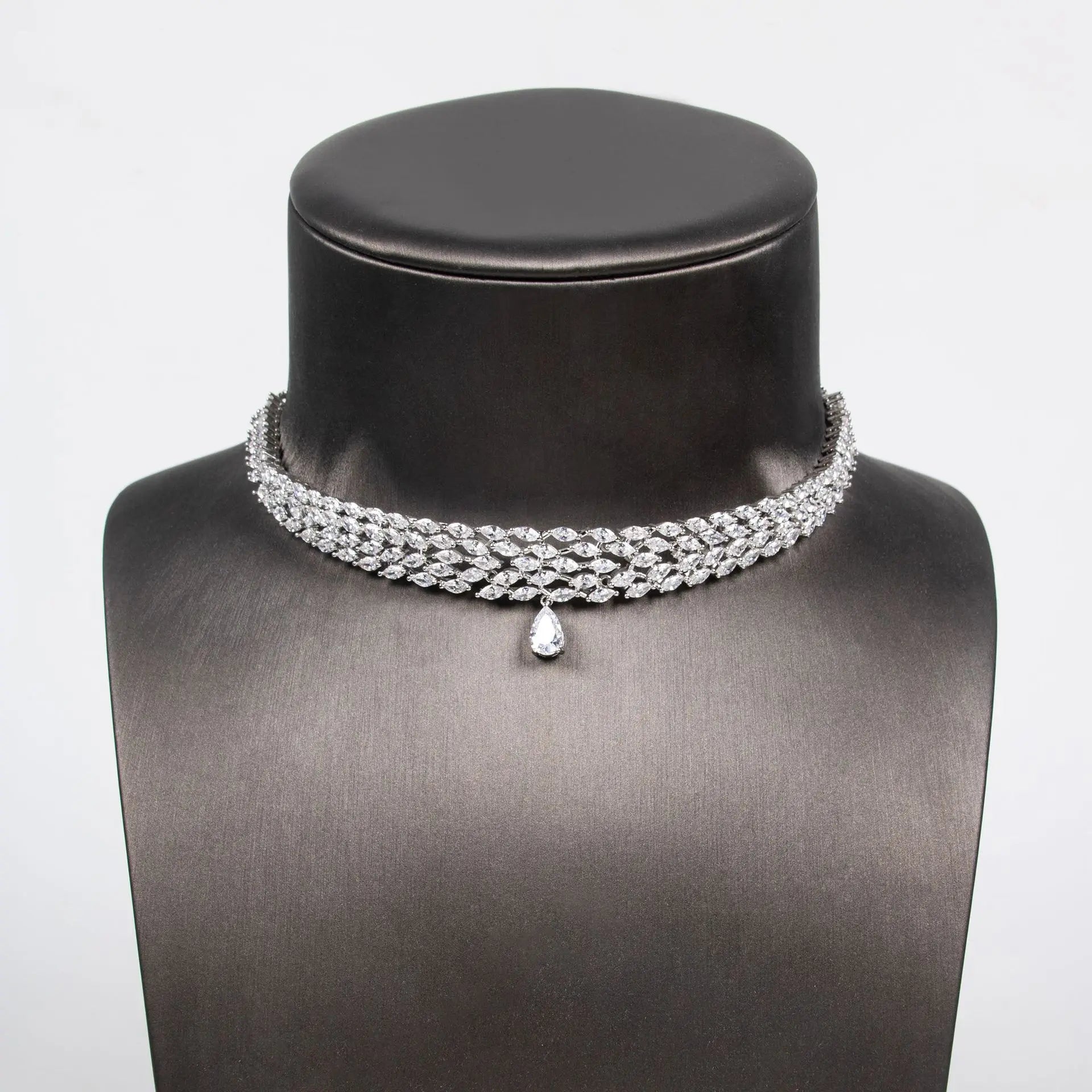 Luxury Necklace Pendant Water Drop Jewelry Necklace Earrings Graduation Dress Versatile Set Party Event Wedding S-589