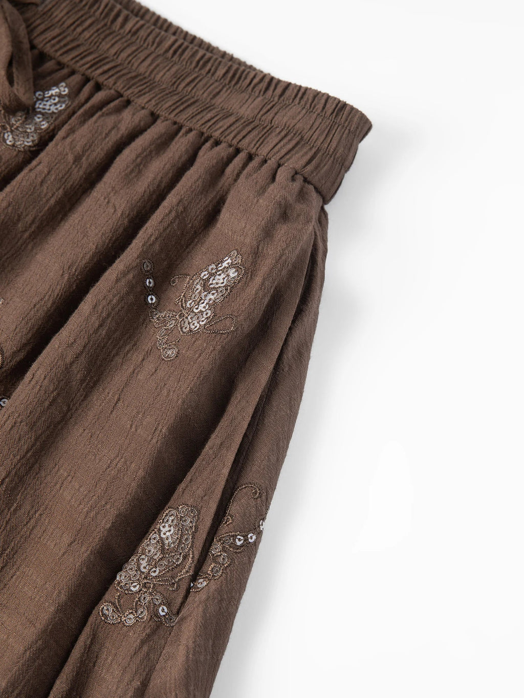 Fashionable Embroidered Sleeveless Top and Tulip Skirt Elastic Waist Retro Women 2026 Summer New Arrival Set