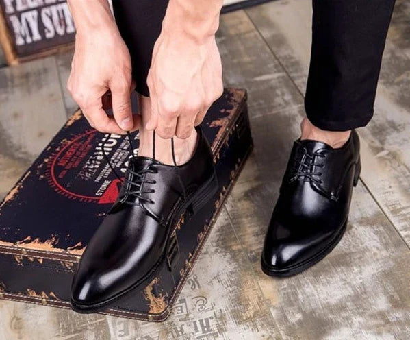 Men's Korean Style Business Casual Leather Shoes with Invisible Height Increase Versatile Pointed Toe British Style Trendy Shoes