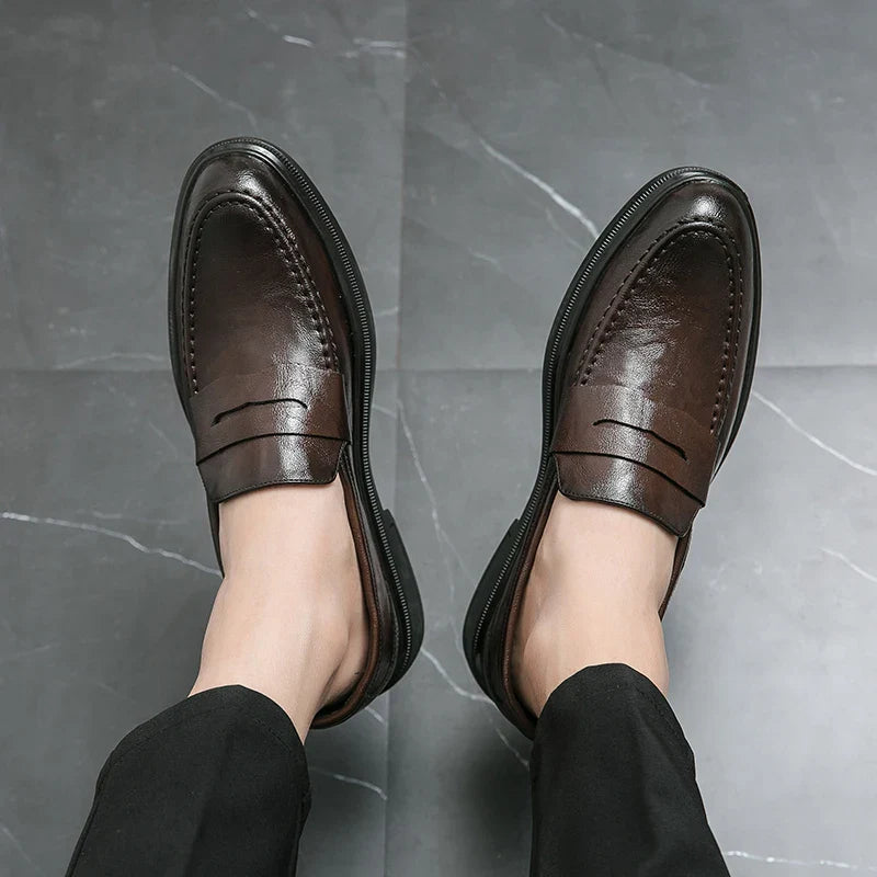 Men's Classic Leather Casual Shoes With Anti-Slip Thick Sole  Outdoor Walking Shoe  Pointed  Toe Comfortable And Durable Loafers
