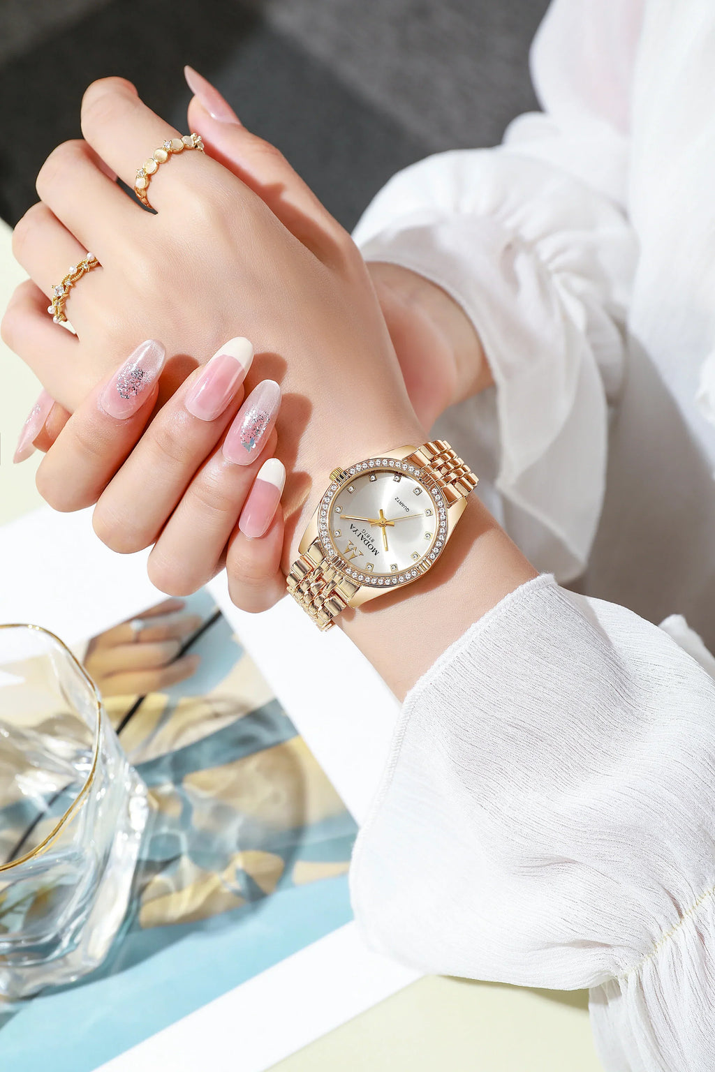 Women Watches Luxurious Quartz Sparkling Rhinestone Dial Dress Wristwatches for Ladies Relogio Feminino