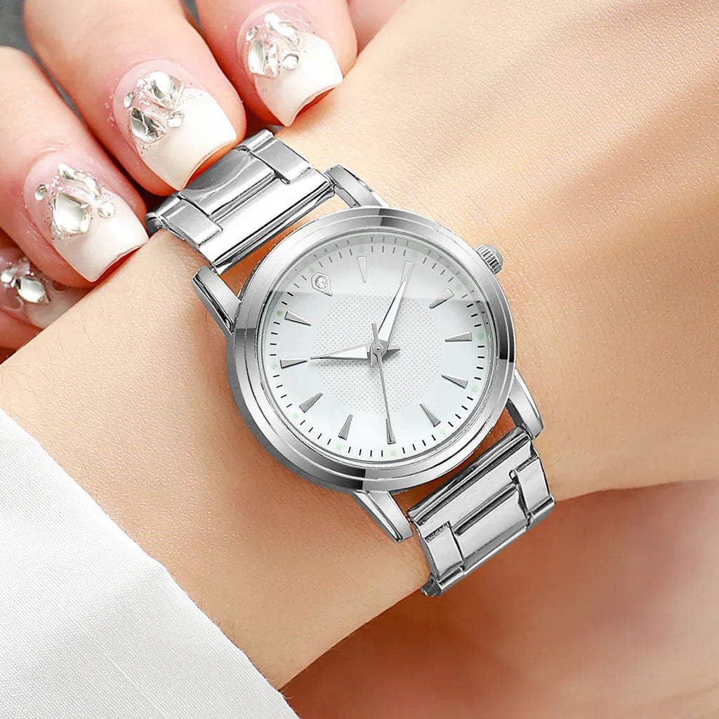 Fashion Women Watches Casual Alloy Band Simple Dial Analog Quartz Wristwatch（Without Box）