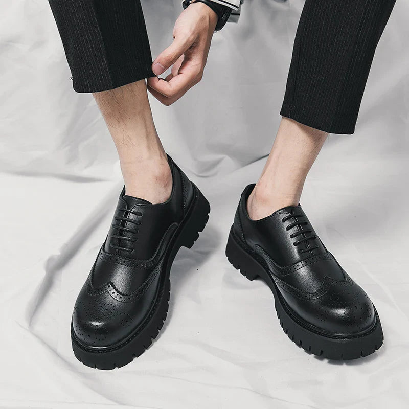 Man luxury Brand British Classic Pointed Dress Shoes Mens Patent Leather Black Wedding Shoes Oxford Formal Shoes Glossy Fashion