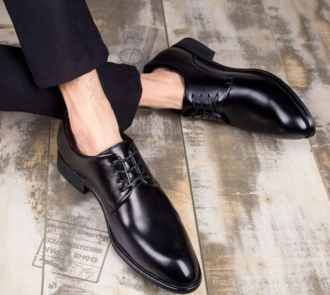 Men's Korean Style Business Casual Leather Shoes with Invisible Height Increase Versatile Pointed Toe British Style Trendy Shoes