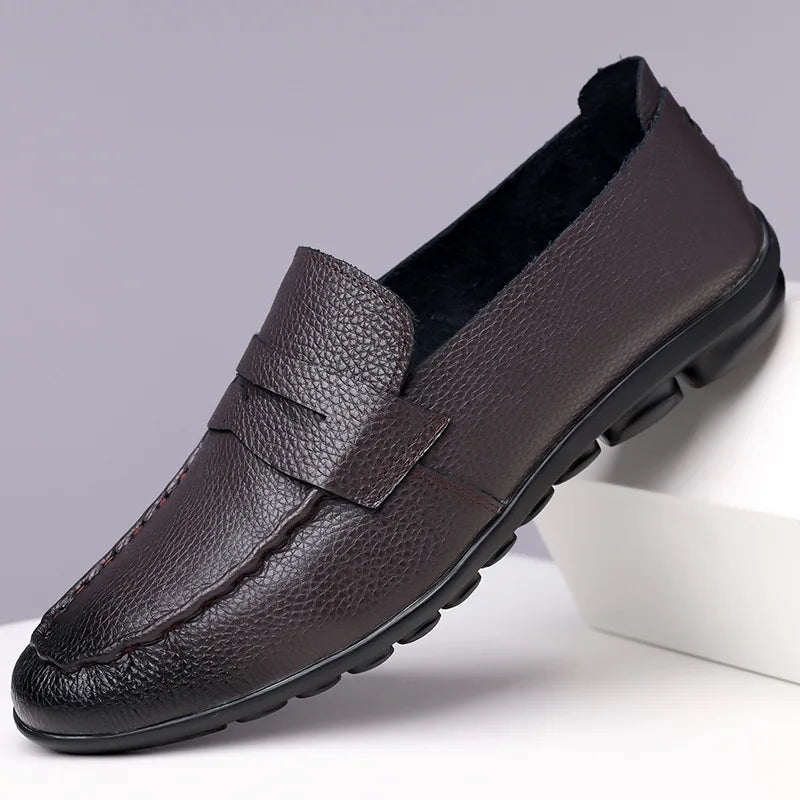 2026 Spring Autumn New Loafers Male Solid Color Fashion Casual Leather Shoes Male Soft Sole Light Driving Shoes Man