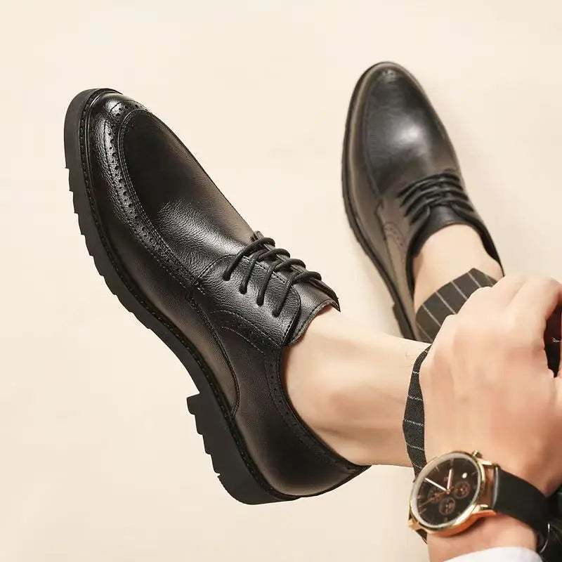 New Lace Designer Black Dress Shoes for Men Spring Autumn Fashion Business Casual Shoes Male Soft Sole Retro Leather Shoe Man
