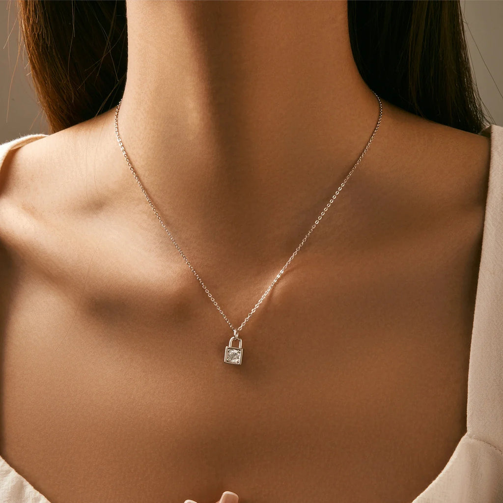 0.5 Carat D Color Moissanite Lock Pendant Necklace For Women 925 Sterling Silver Party Stackable Fine Jewelry With Boxes