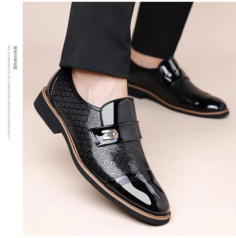 New Designer Patent Leather Wedding Shoes for Men Solid Color Business Casual Shoes Male Spring Autumn Fashion Dress Shoes Man