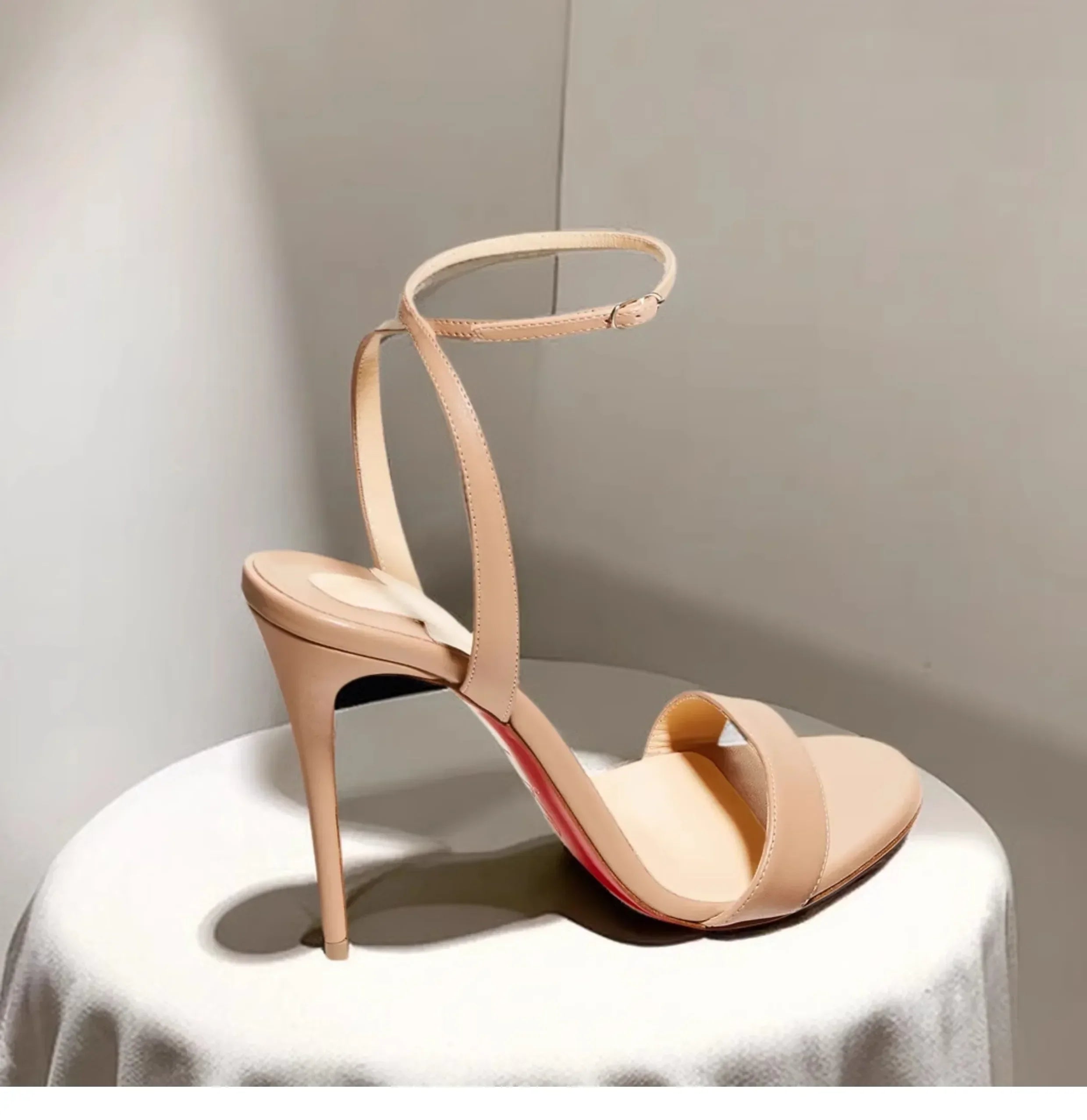 New slim heel nude sexy one-piece high-heeled sandals with feminine temperament, French women's comfortable high-heeled shoes