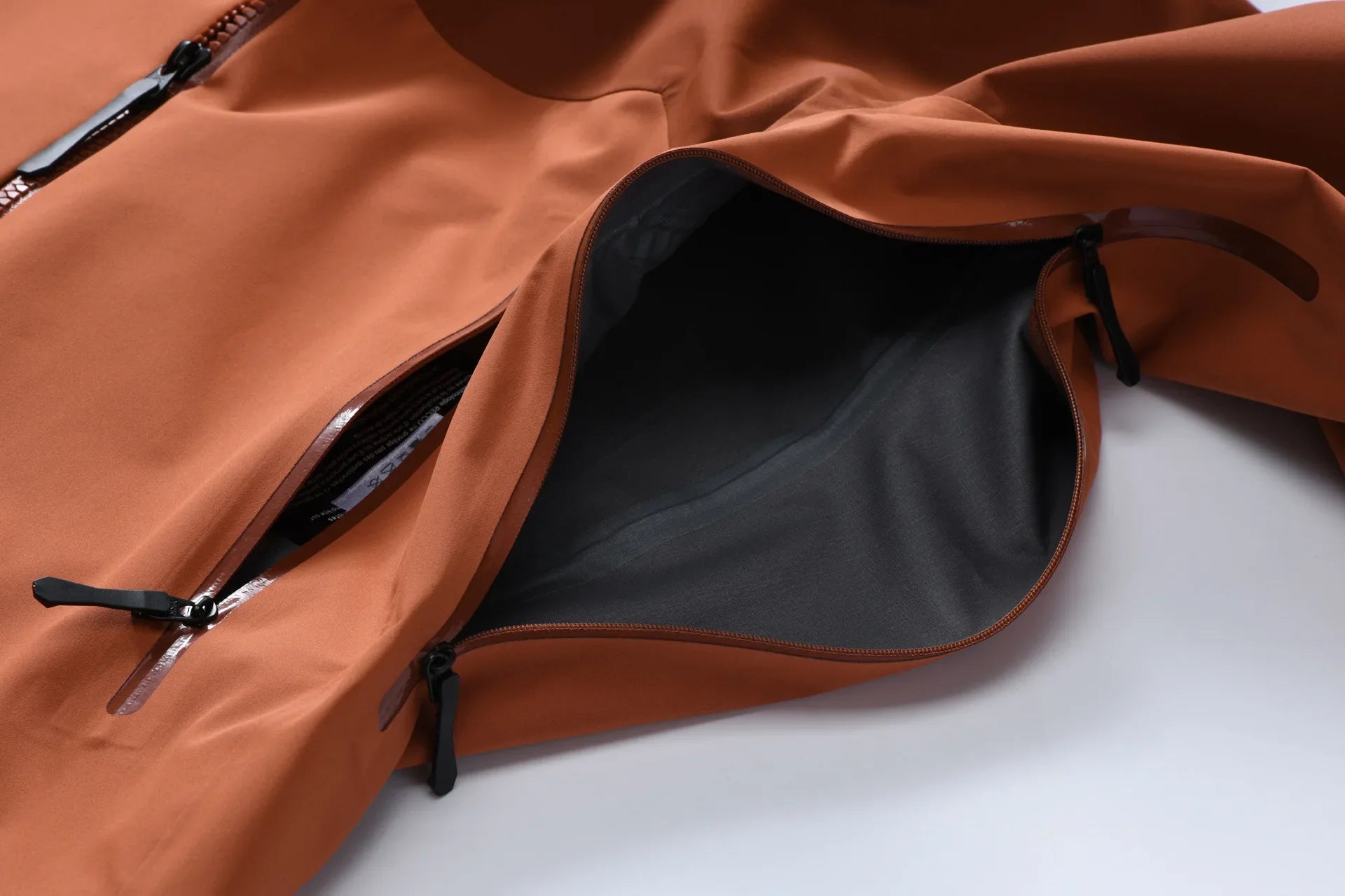 2026 Outdoor Men's and Women's, Fashionable, Windproof and Waterproof, Mountaineering, Breathable, Travel, Camping, Windbreaker
