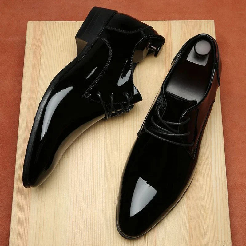 Black Pointed Toe Bright Upper Dress Shoes Man Elegant and Classic Leather Not Casual Office Business 39 Social Shoe for Men