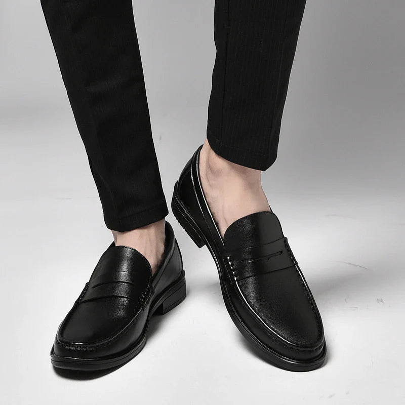 New Luxury Slip on Dress Shoes Men Italian Comfortable Loafer for Men Outdoor Mens Slip on Flats Classic Men Shoes for Wedding