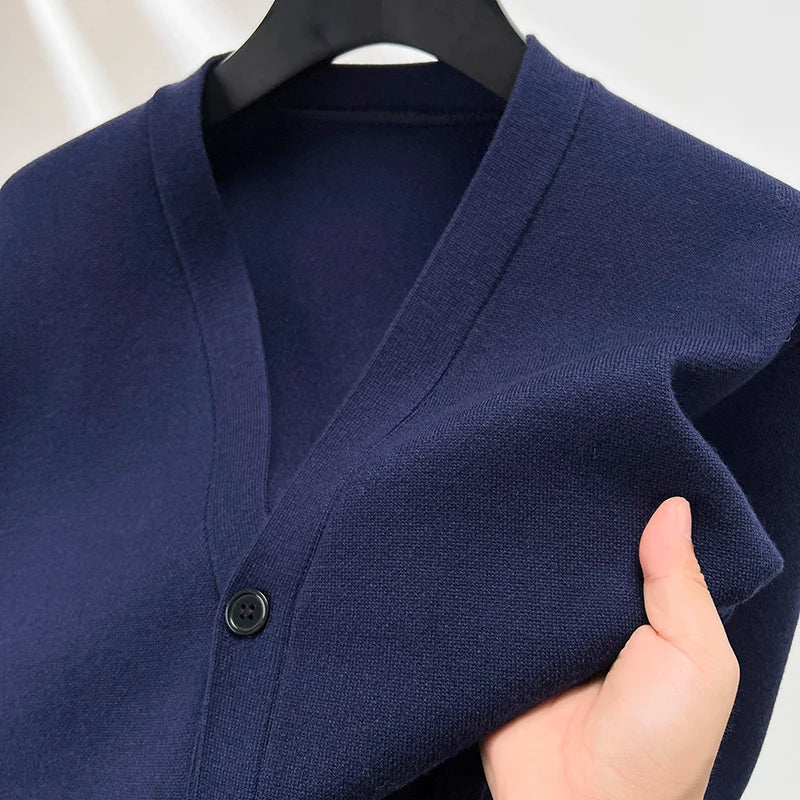 Designer Quality Men's V-Neck Knit Cardigan Autumn Winter New Solid Color Double Pocket Sweater Coat Casual Commute Menswear Top