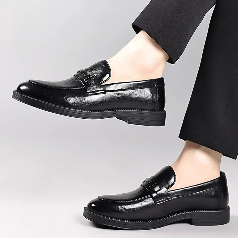 Men's Casual Leather Shoes 2026 New Spring Season Loafers for Men with Slip-On Flats British Style Men Walking Shoes Moccasins