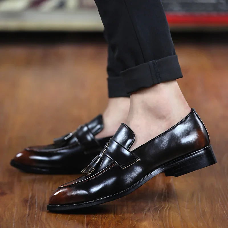 Fashion men's hair stylist pointed shoes British casual bright face retro small leather shoes nightclub fringe fashion shoes