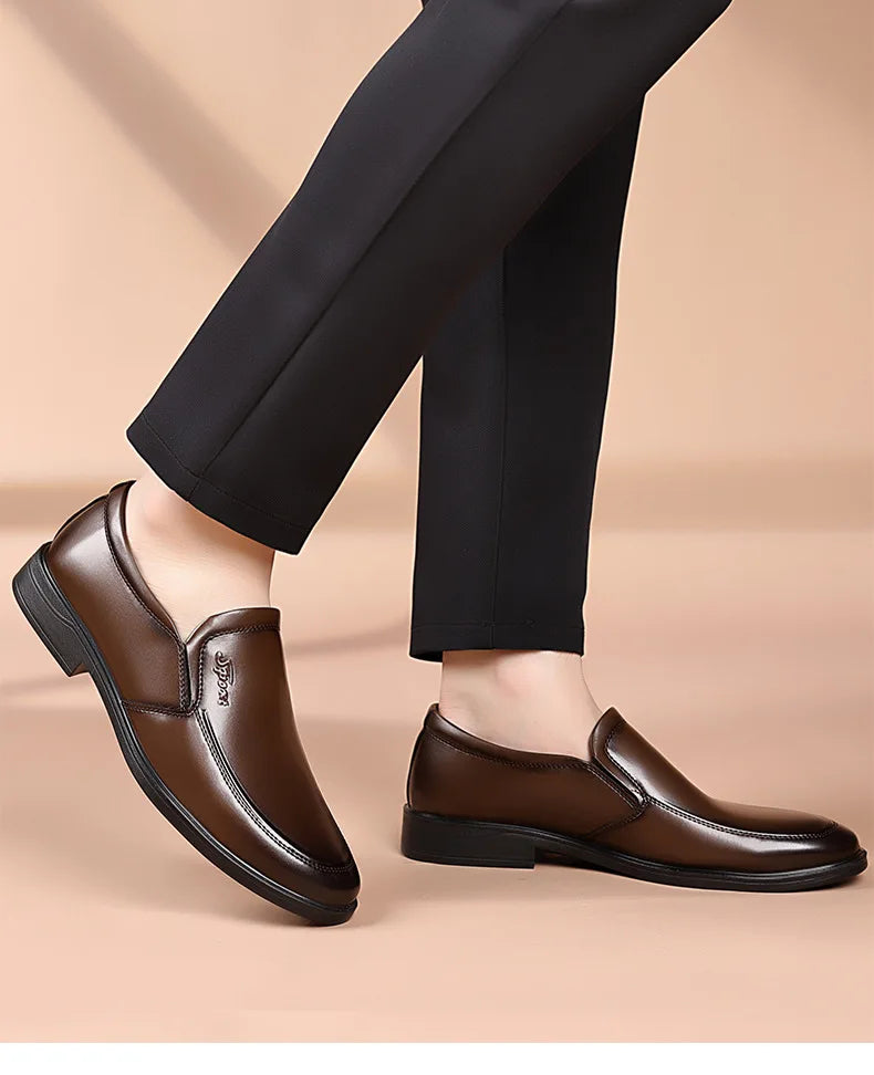 New Designer Soft Leather Shoes for Men Solid Color Fashion Business Casual Shoes Male Spring Autumn New Dress Shoe Man