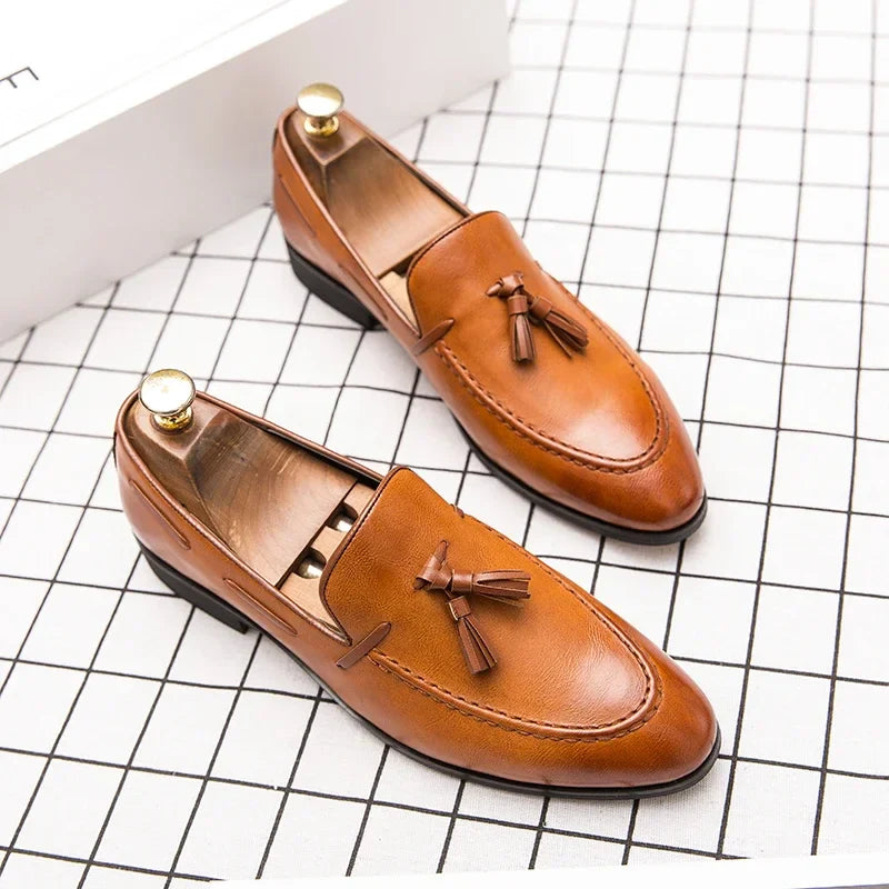 2025 New Men Leather Shoes Pointed Toe Formal Dress Shoes Slip On Men Loafer Tassel Shoe Zapatos Hombre