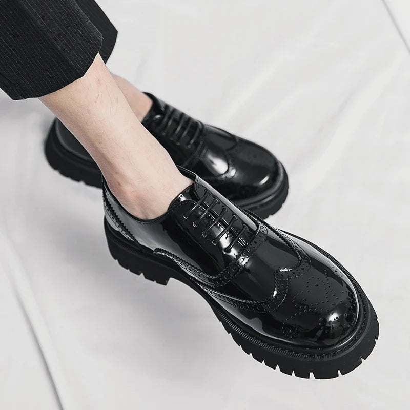 Man luxury Brand British Classic Pointed Dress Shoes Mens Patent Leather Black Wedding Shoes Oxford Formal Shoes Glossy Fashion