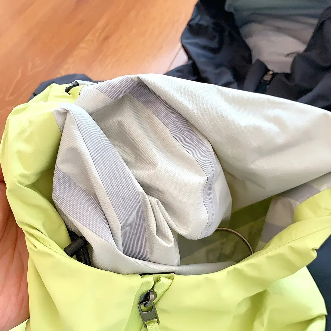 2026 New Storm Jacket Lovers Outdoor Sports Camping Mountain Skiing Trend Fashion British Wind Leisure Waterproof Storm Jacket
