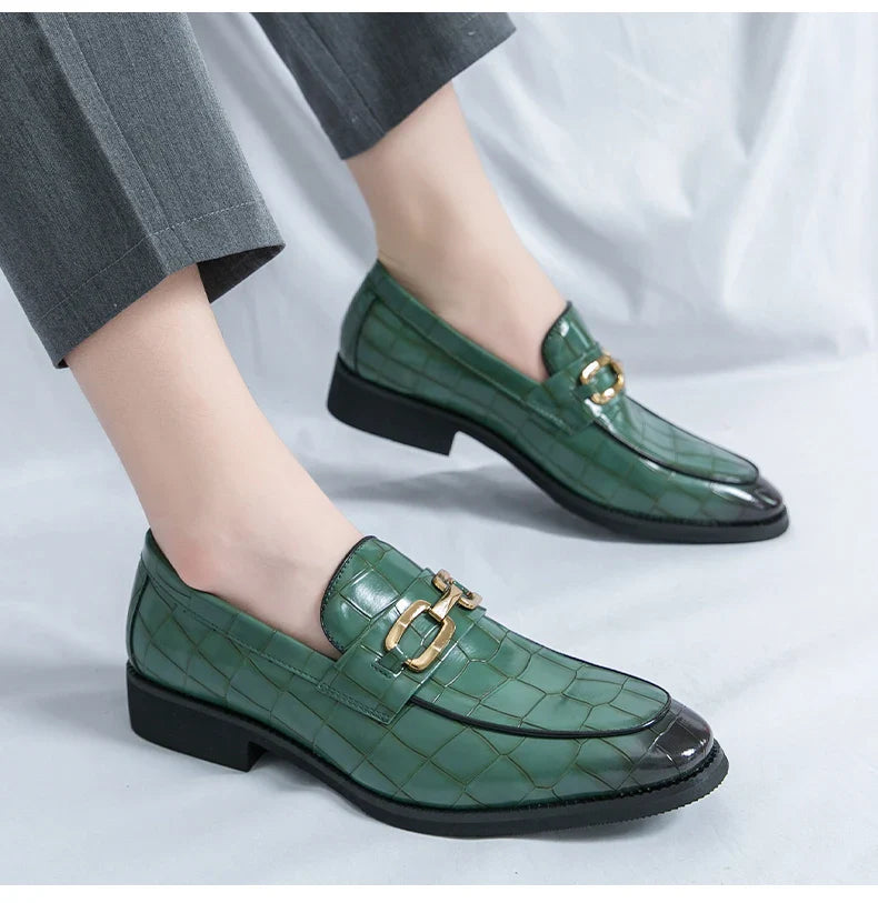 46 plus-size Metal Pressed Floral Loafers 2024 new merchant leather shoes men's casual pressed plaid leather pointy